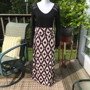 Olive & Oak size M maxi skirt with a tribal black, tan and white print.